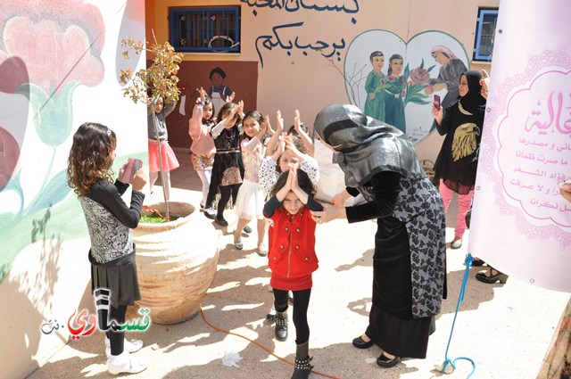 كفرقاسم – فيديو: بساتين الامل, السلام , والمحبة تحتفل بعيد الام على انغام عمو انس وجوقته ..